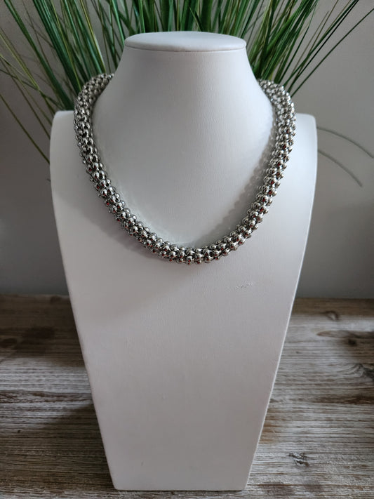Beaded Interlocking Mesh Necklace