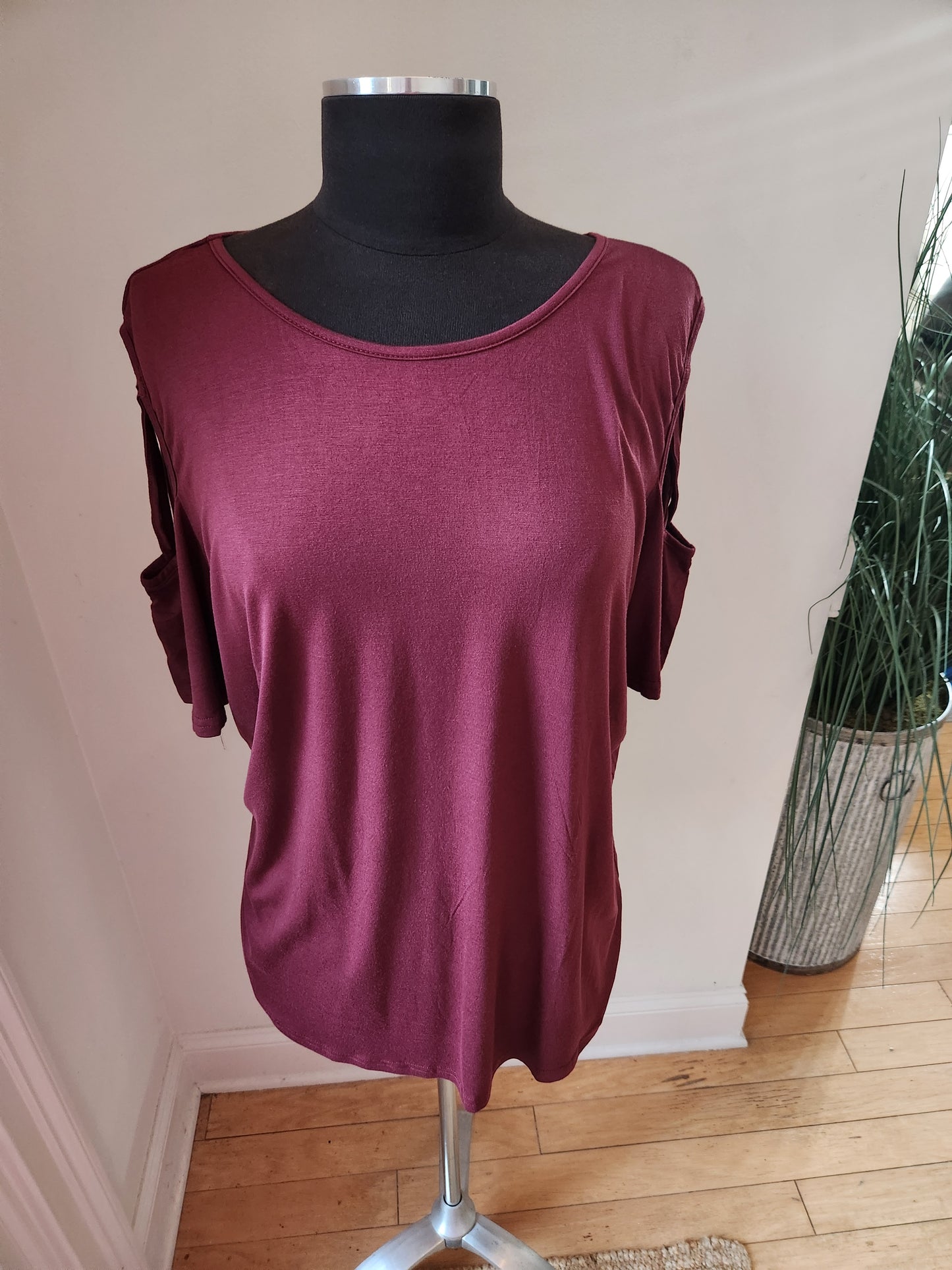 Wine Top with Criss-Cross Sleeves Sz XXL