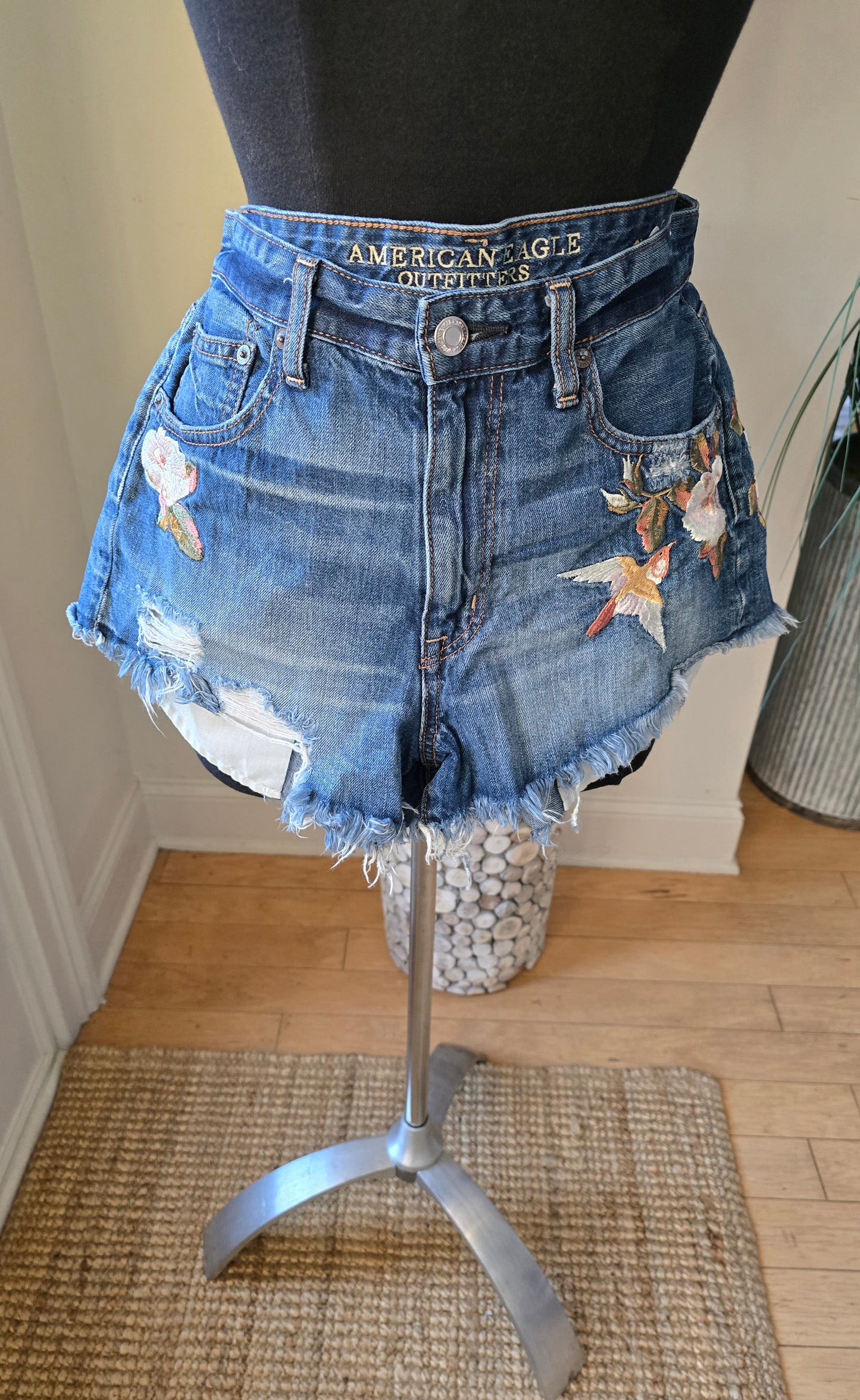 American Eagle Vintage Hi-Rise Festival Denim Shorts Sz 8