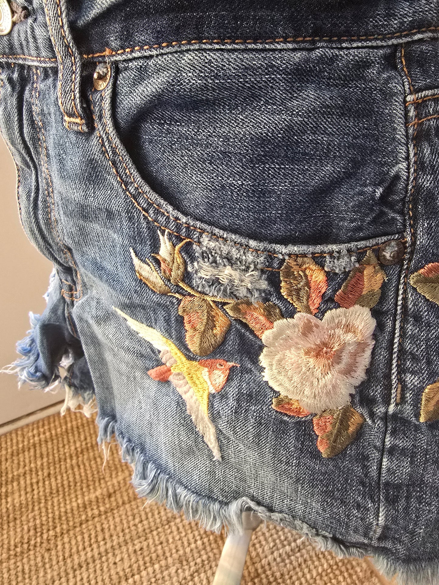 American Eagle Vintage Hi-Rise Festival Denim Shorts Sz 8