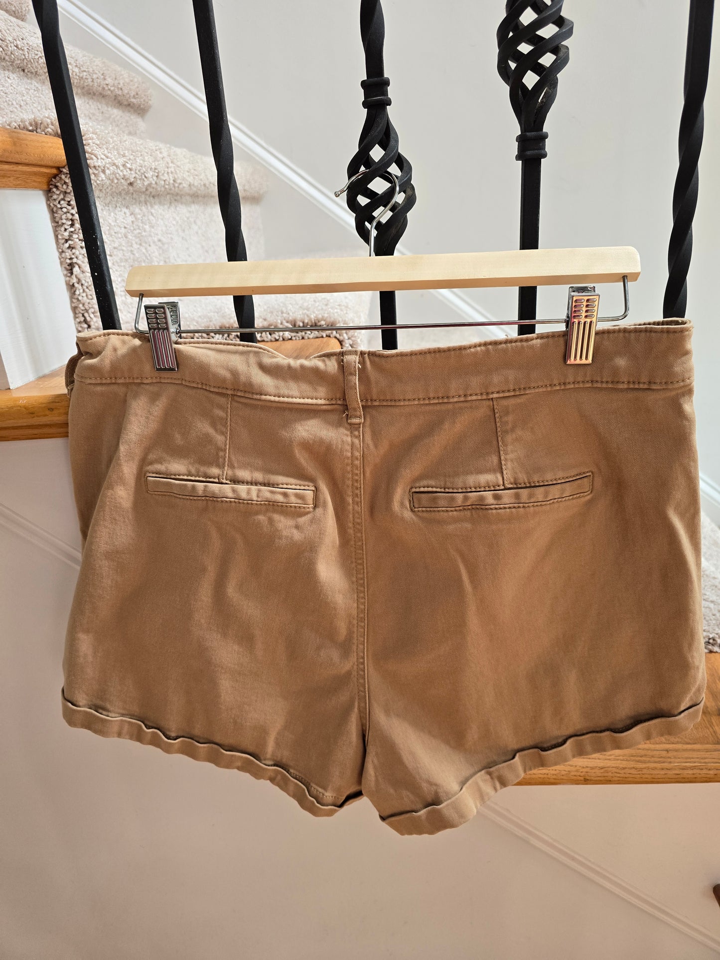 Express High Rise Pleated Mom Short Sz 14