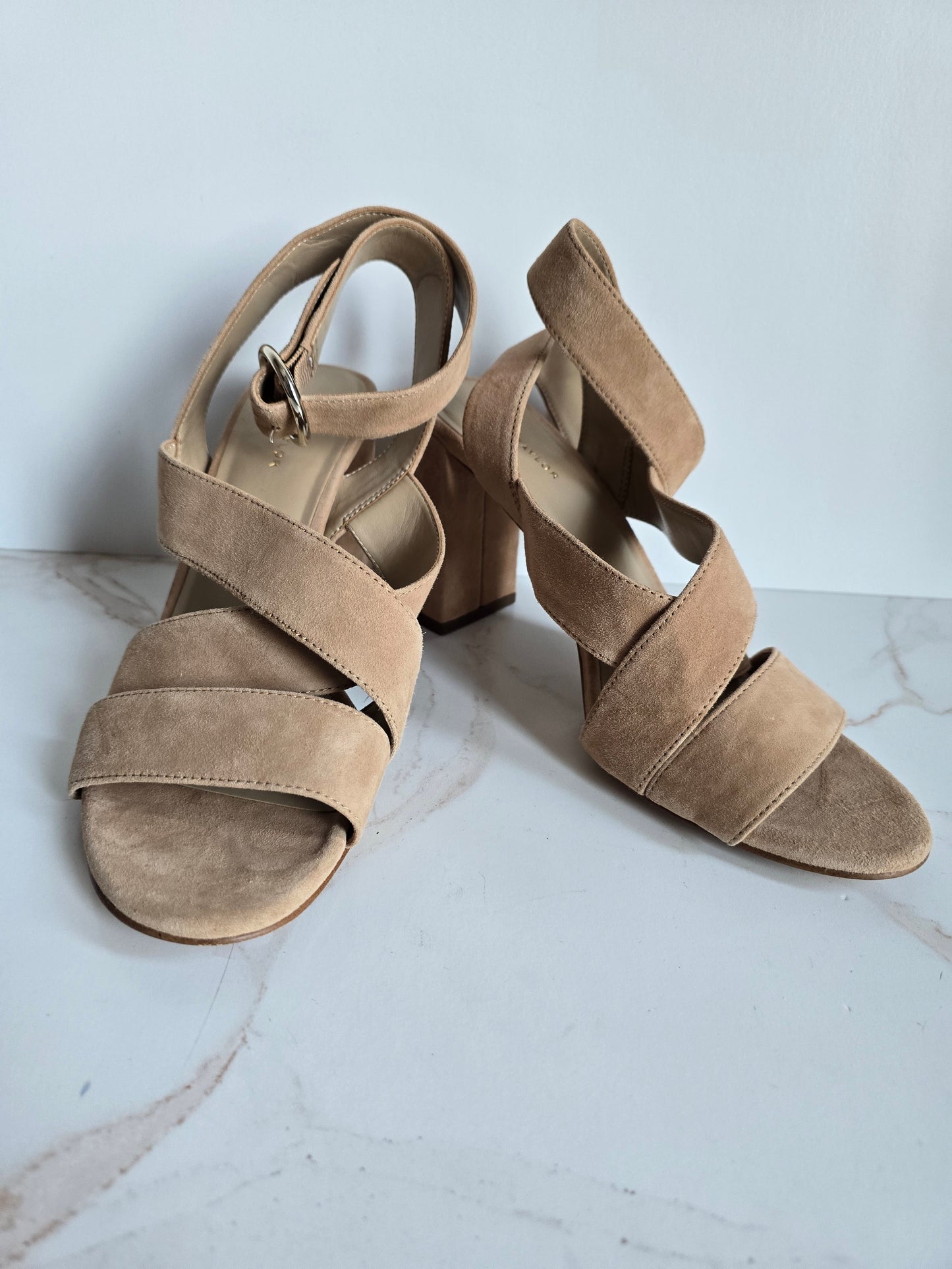 Ann Taylor Suede Sandal Sz 7.5