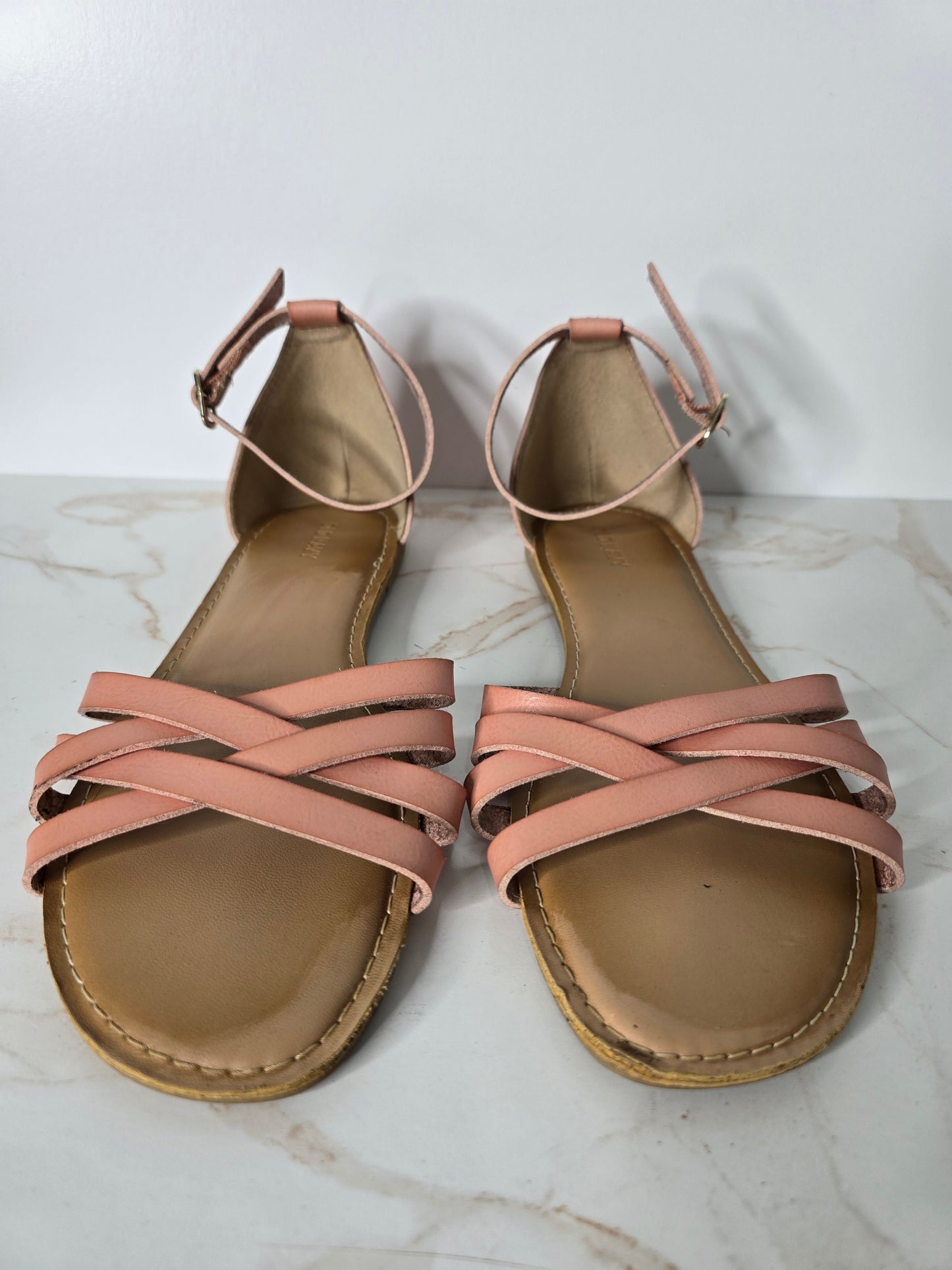 Old Navy Criss-Cross Flat Sandal Sz 9