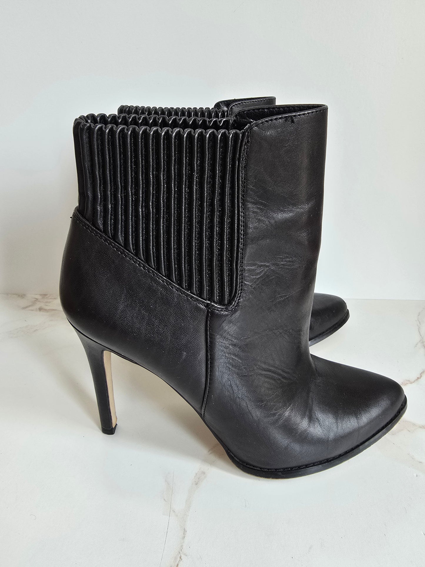 BCBG Generation Black Leather Ankle Boot Sz 9M