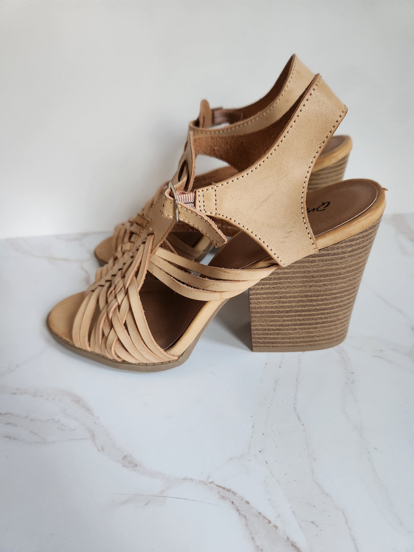 Qupid Leather Block Heel Sandals Sz 10