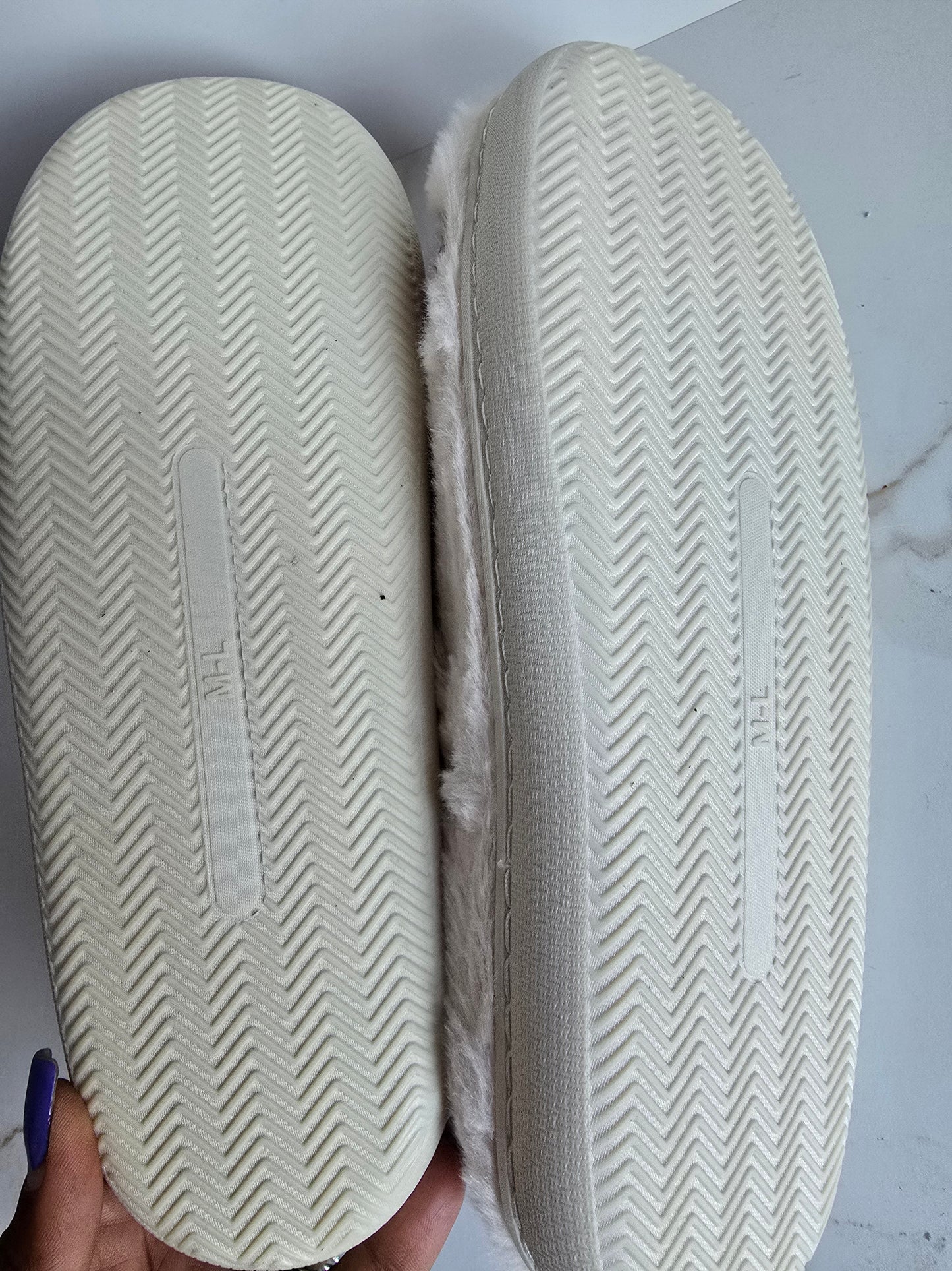 Simply Southern Furry Slippers Sz 7/8