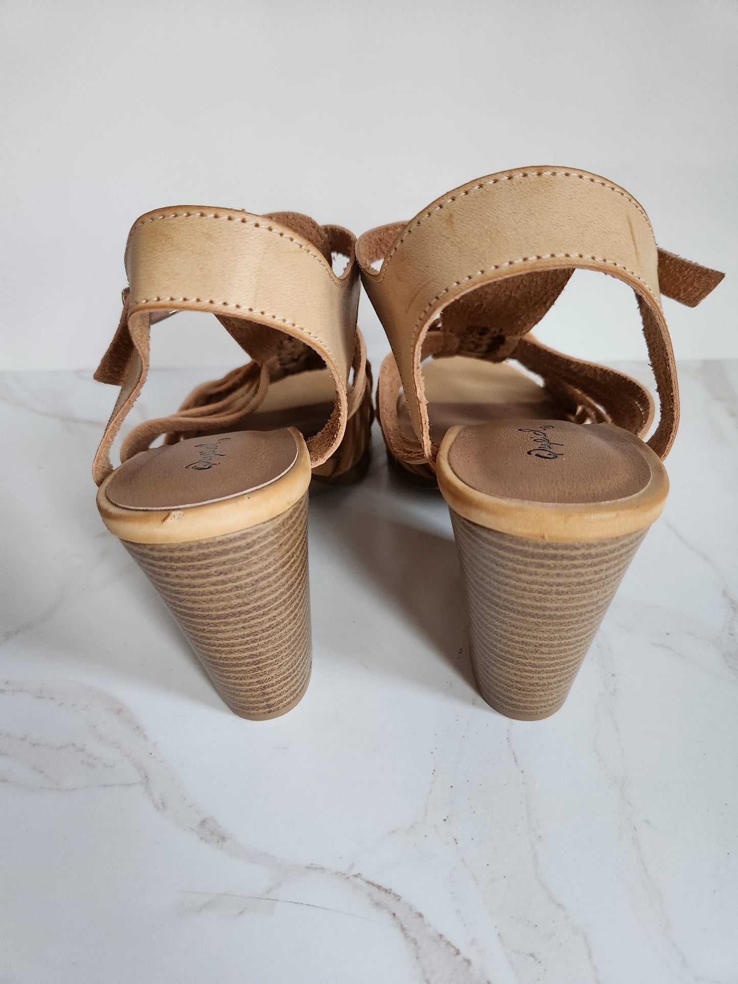 Qupid Leather Block Heel Sandals Sz 10