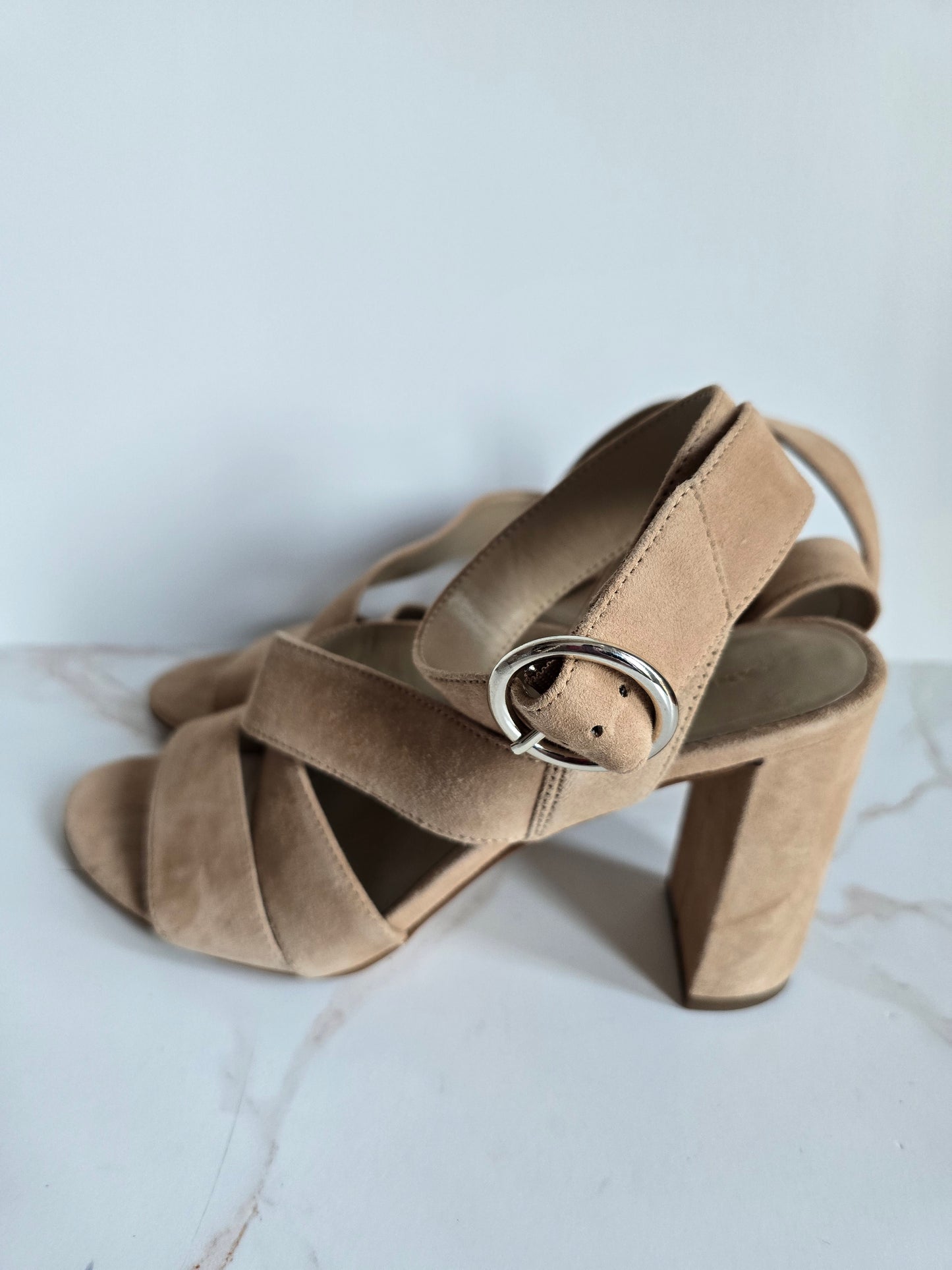 Ann Taylor Suede Sandal Sz 7.5