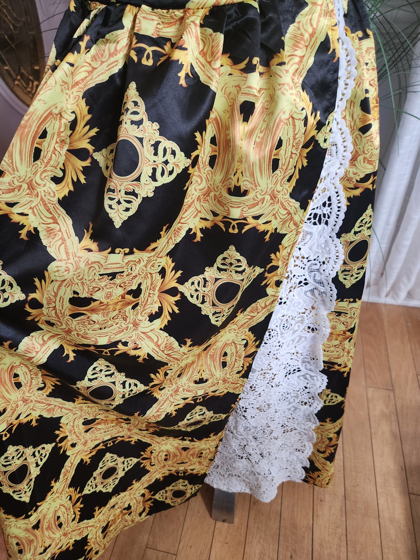 Eien Black & Gold Lace Peekaboo Maxi Skirt Sz S