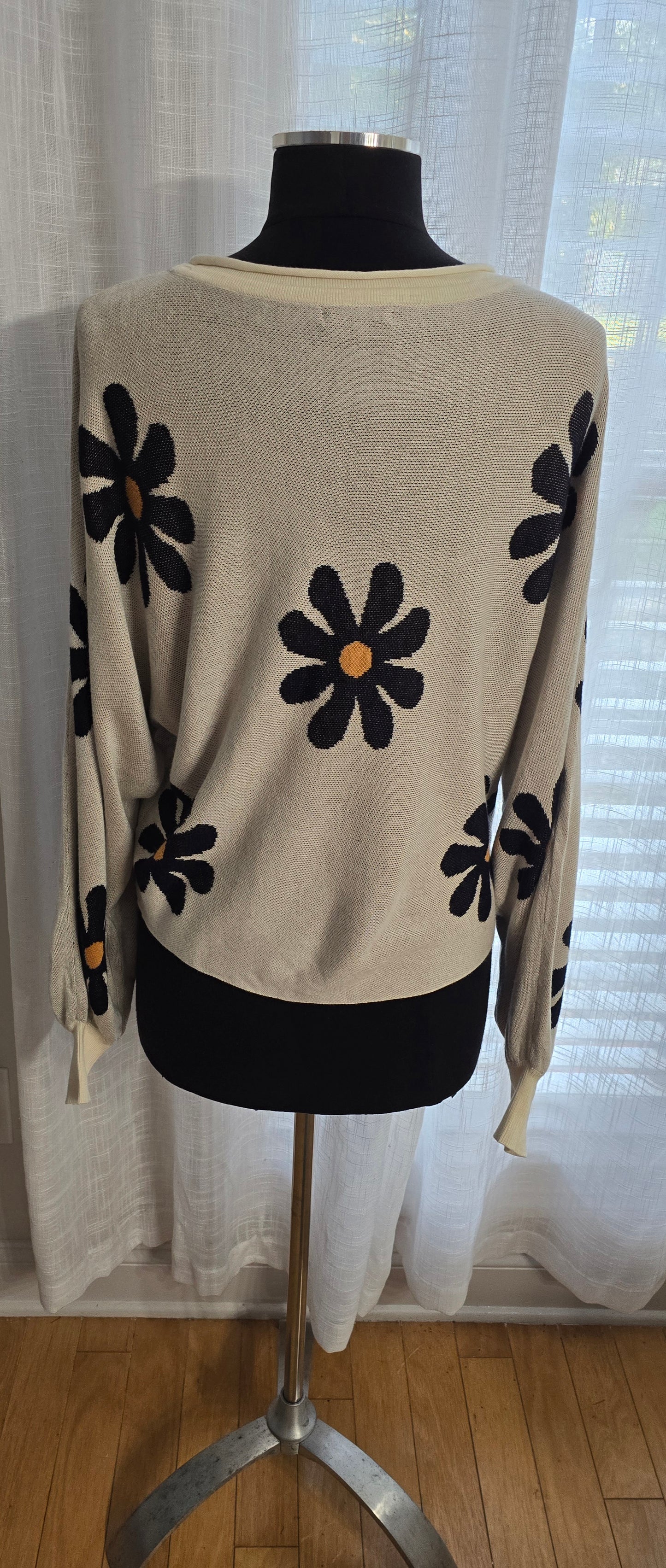 Ekouaer Flower Sweater Sz M