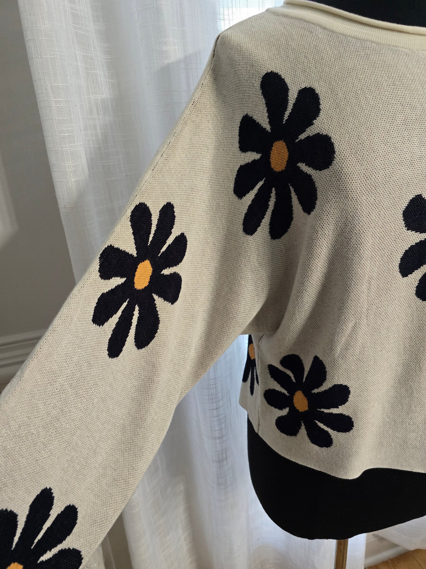 Ekouaer Flower Sweater Sz M