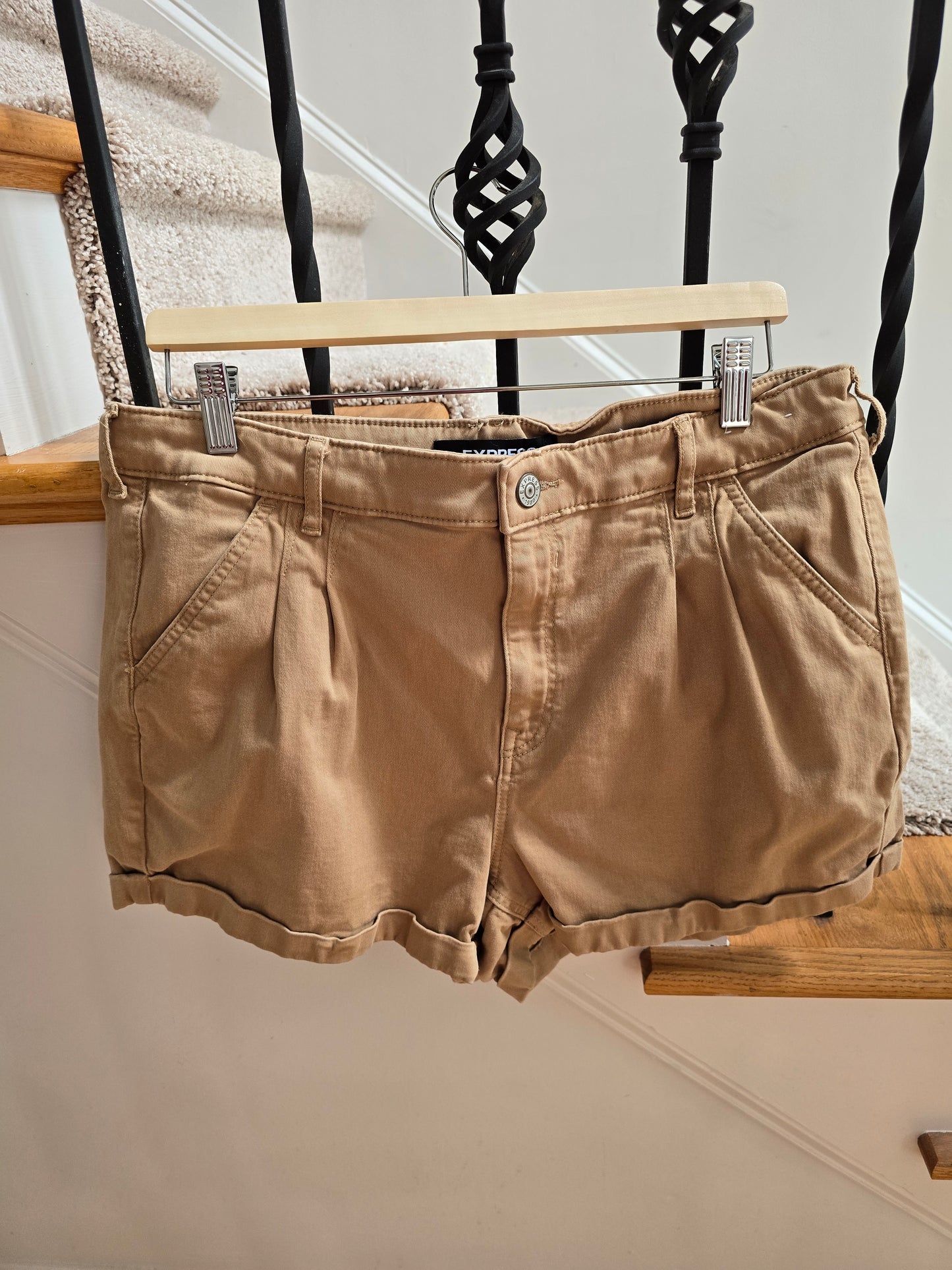 Express High Rise Pleated Mom Short Sz 14