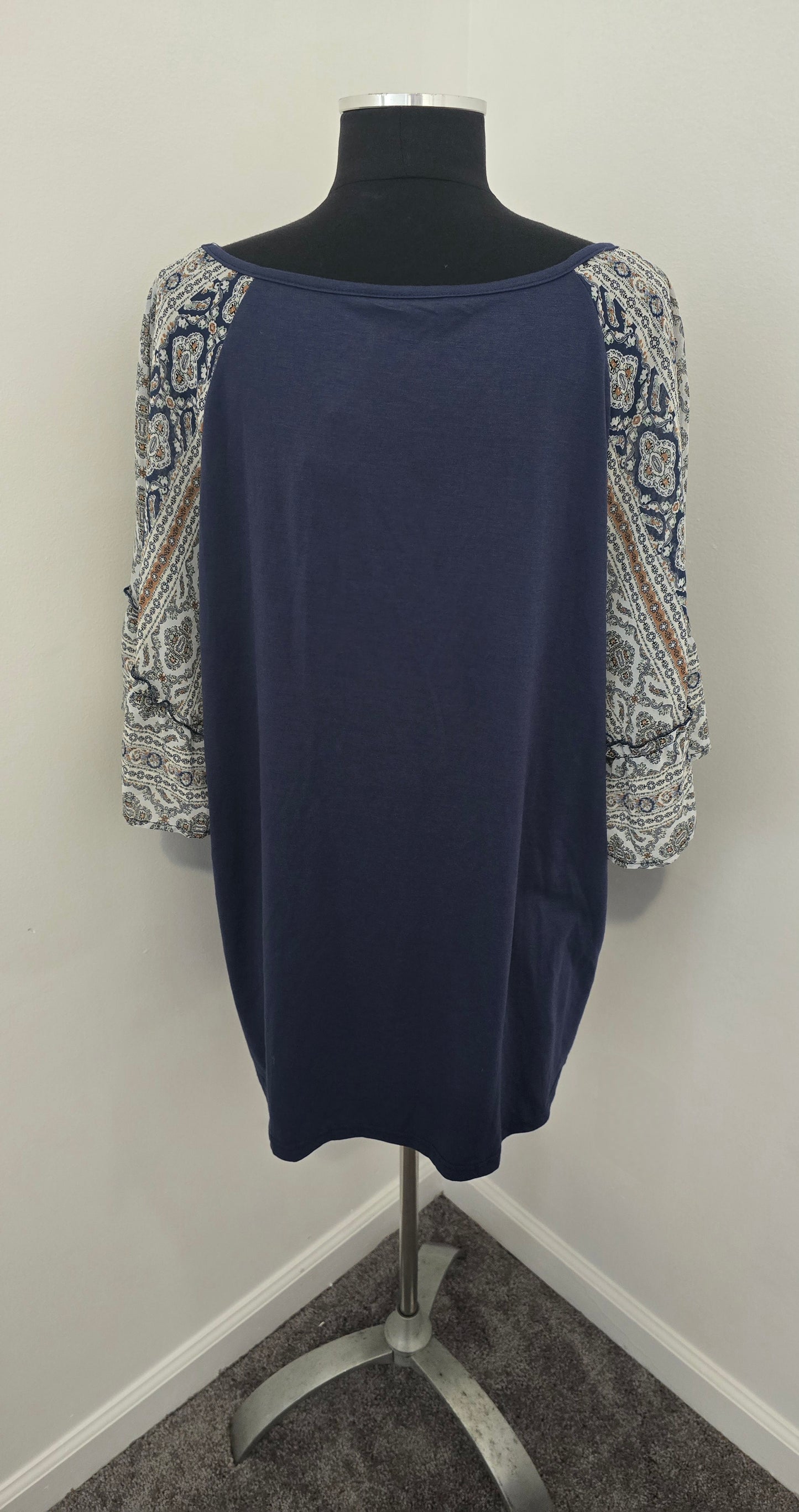 BloomChic Navy Sheer Sleeve Top Sz 22-24
