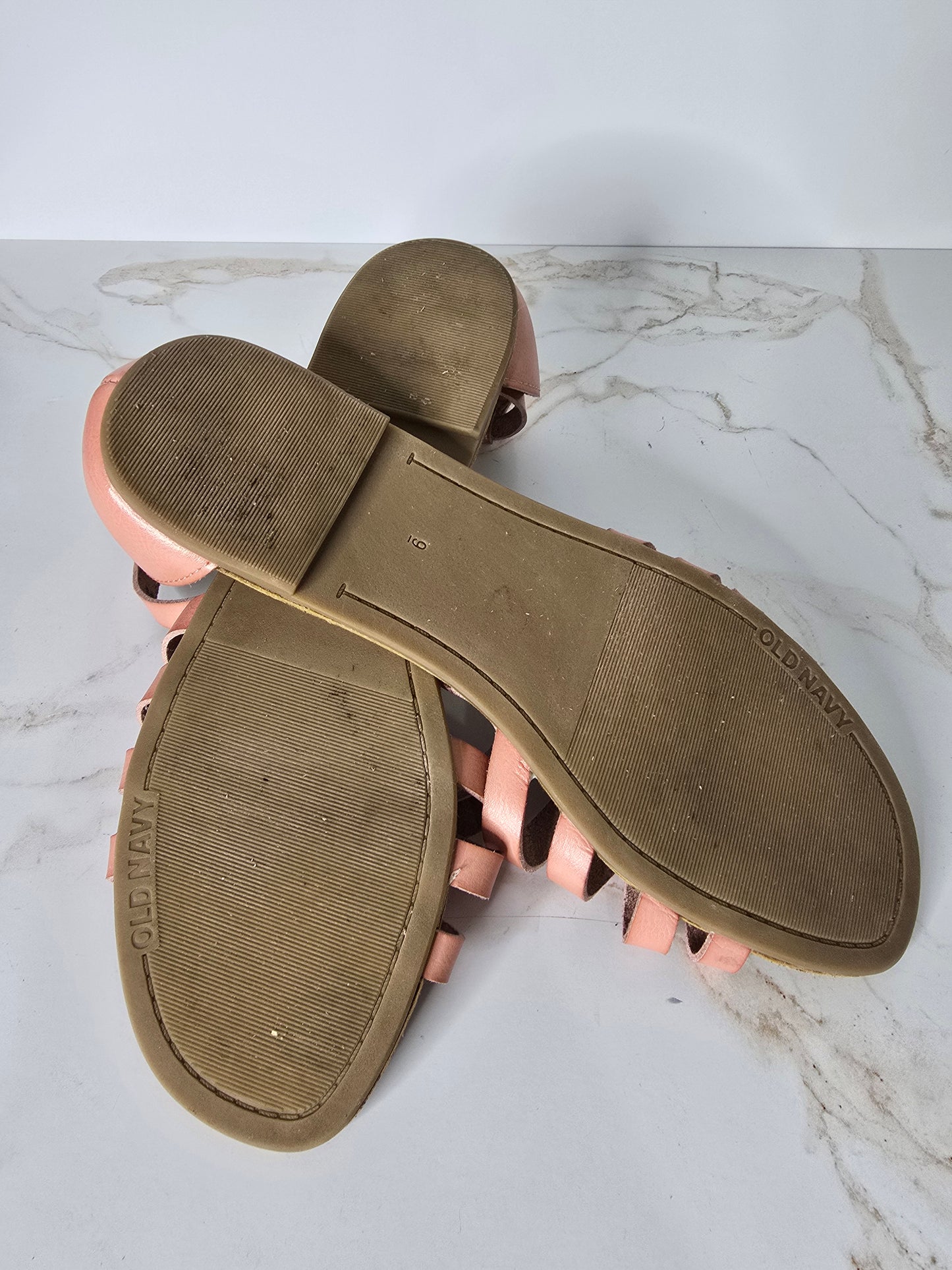 Old Navy Criss-Cross Flat Sandal Sz 9