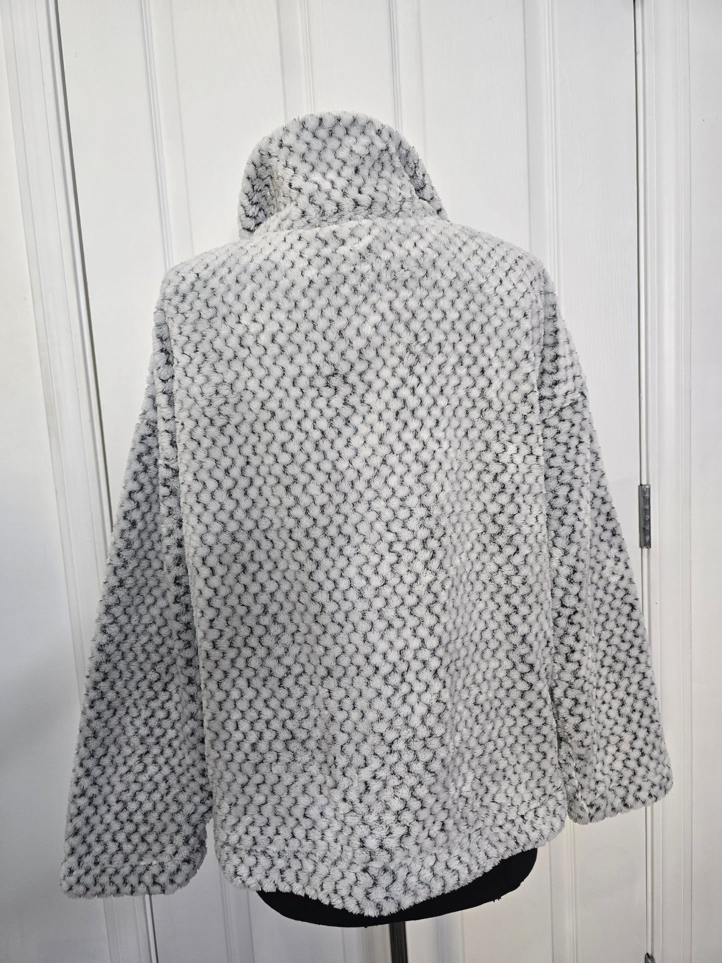 Simply Southern Sherpa Shacket Salt & Pepper Sz L