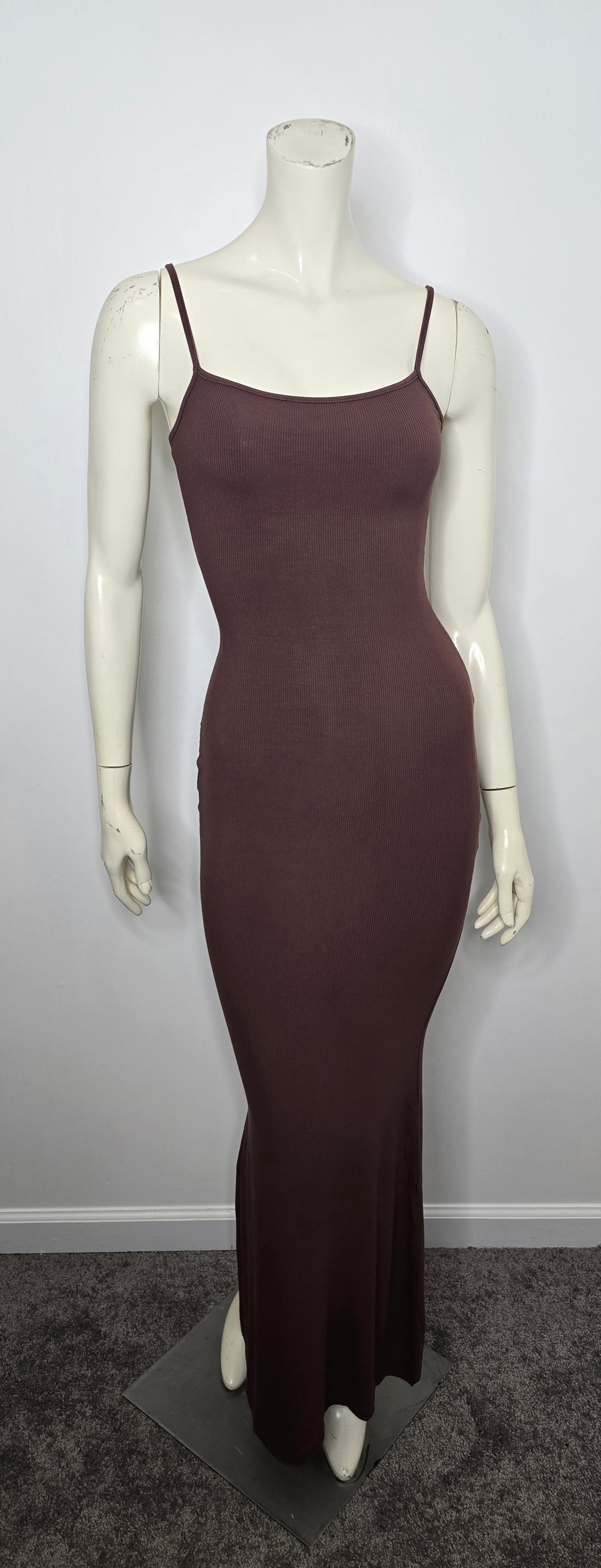 Reoria Ribbed Fitted Chocolate Maxi Dress XS Reoria Ribbed Fitted Chocolate Maxi Dress XS