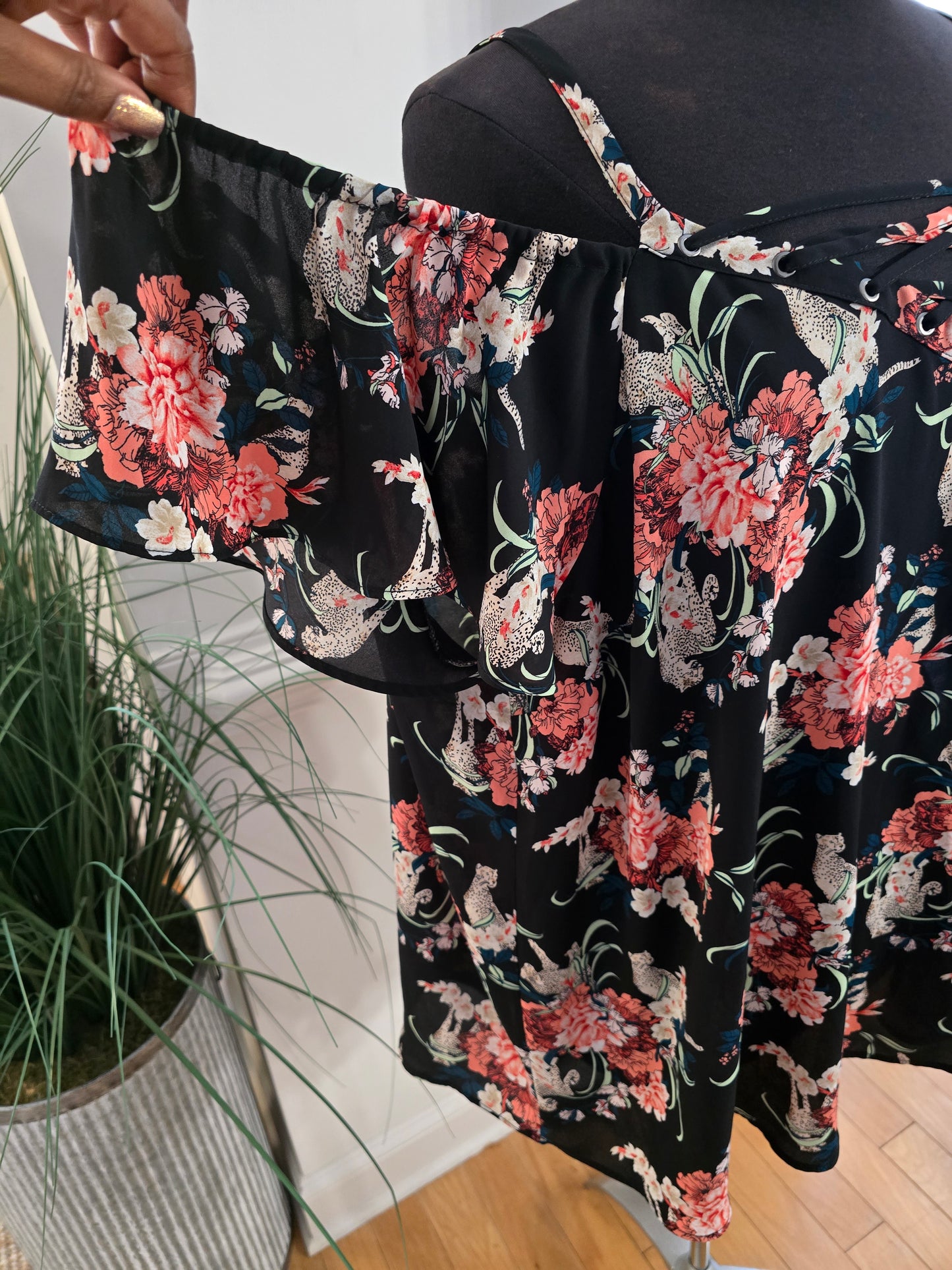 Torrid Floral Cold Shoulder Top Sz 3X