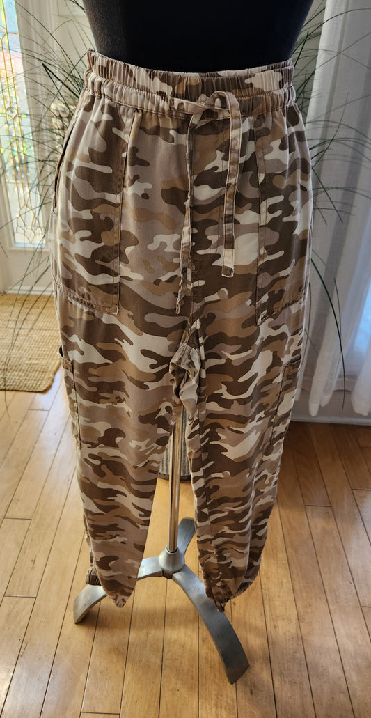 Love Tree Camo Pants Sz M