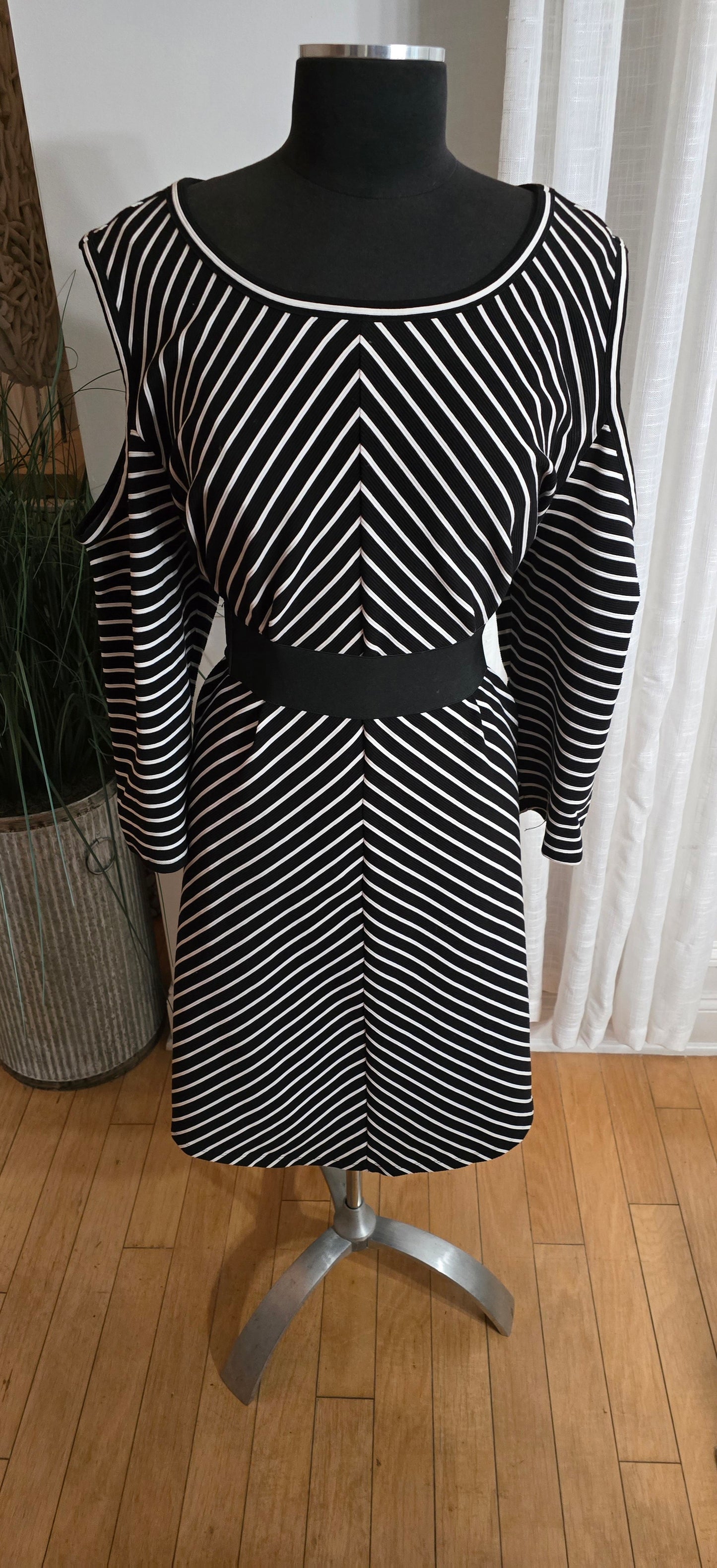 Lane Bryant Striped Cold Shoulder Dress Sz 22/24