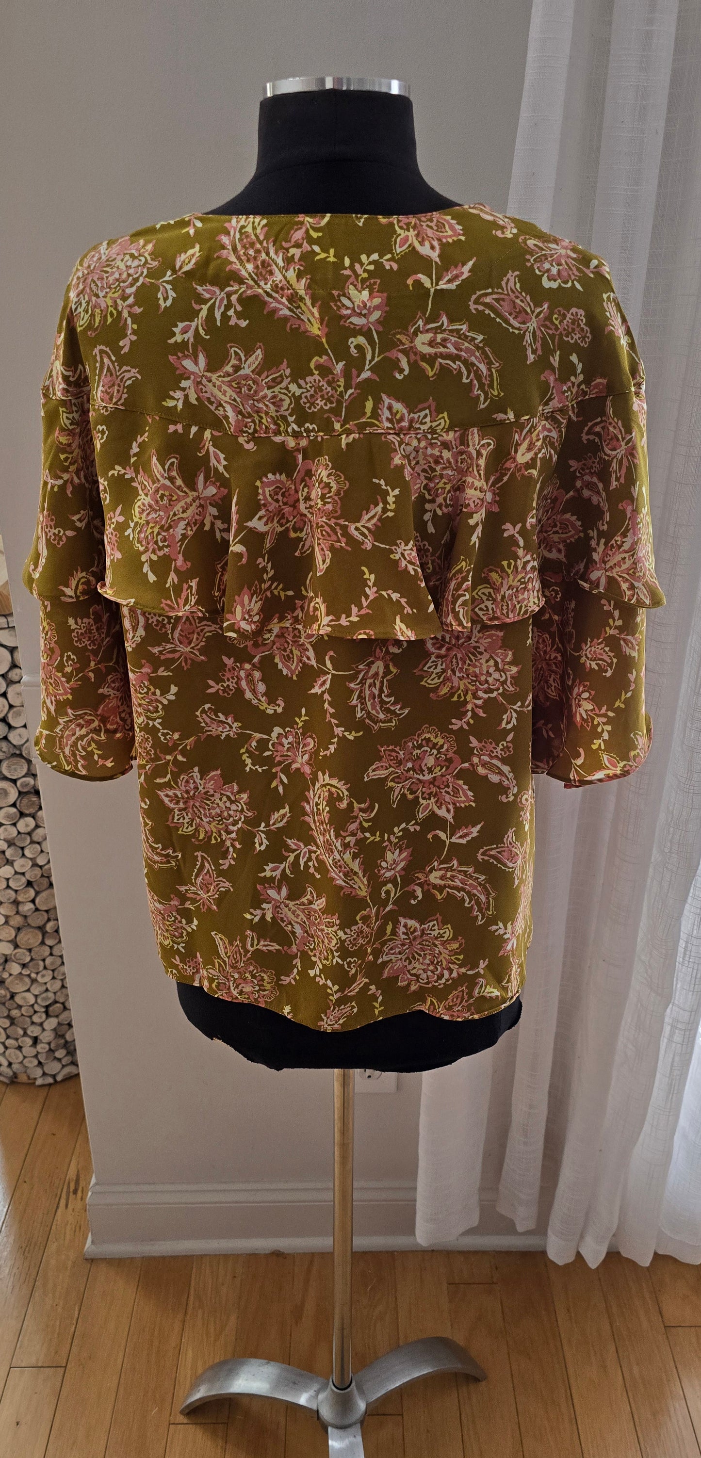 The Pioneer Woman Flutter Blouse Sz M