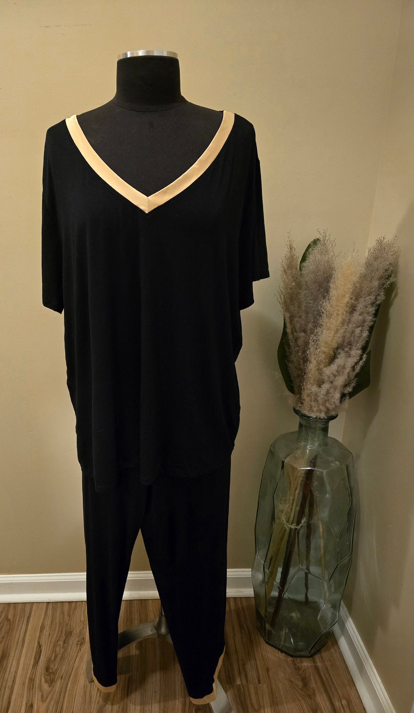 Black & Gold Two Piece Pyjama Set Sz 3X