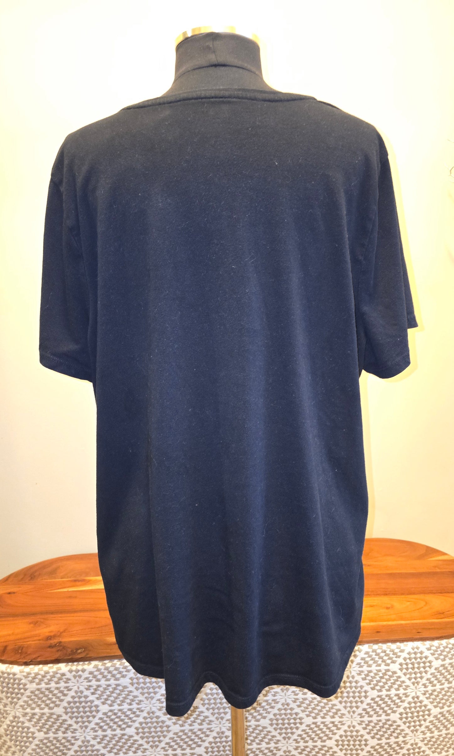 Friends V-Neck Black Tee Sz 18/20