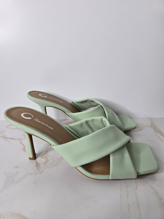 Tru Comfort Criss-Cross Square Toe Green Sandal Sz 11