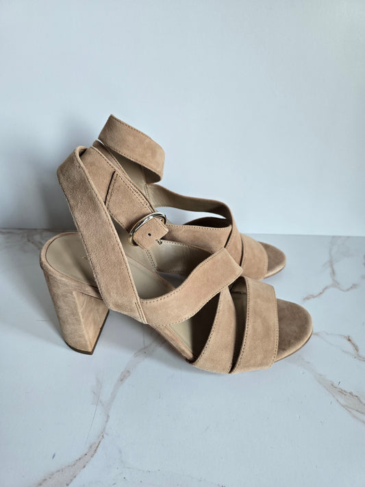 Ann Taylor Suede Sandal Sz 7.5