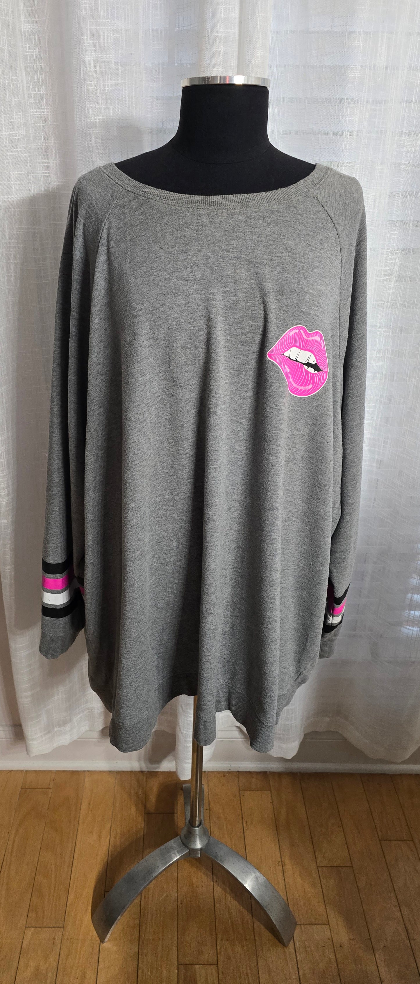 Torrid Lips Sweatshirt Sz 4X