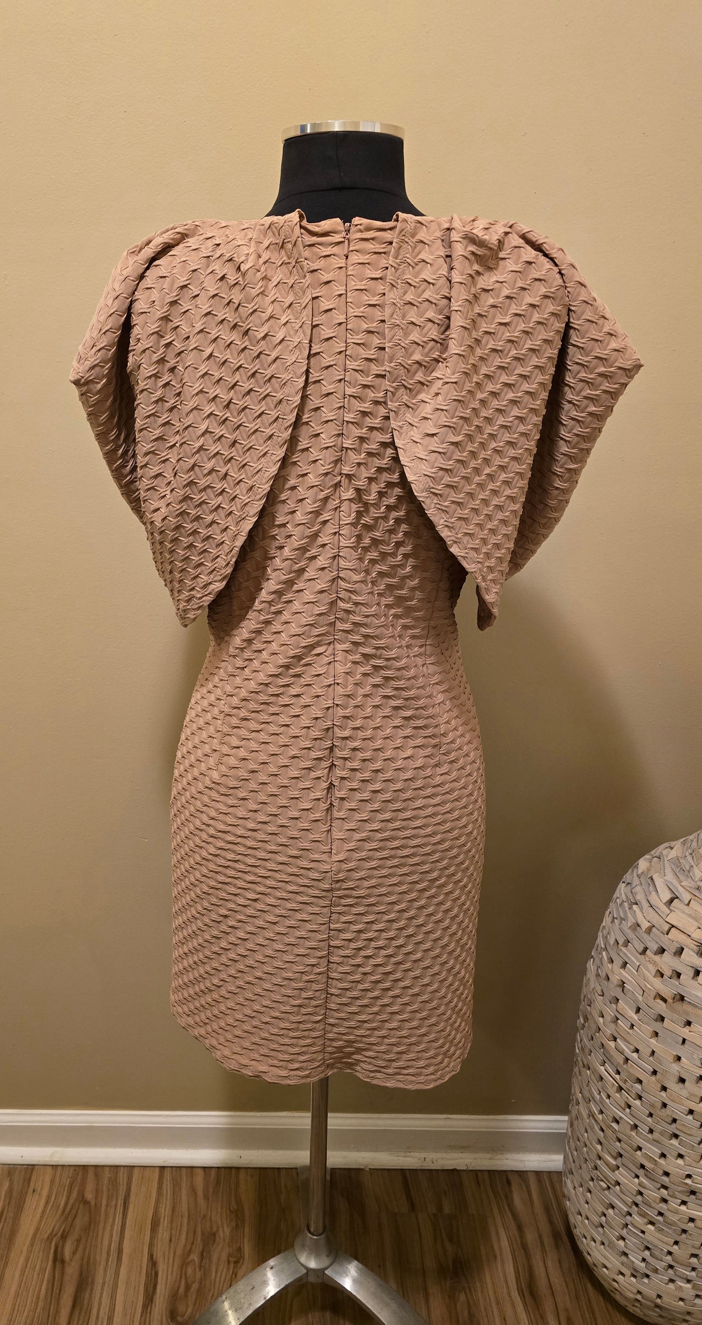 Tulip Sleeve Blush Textured Dress Sz 16