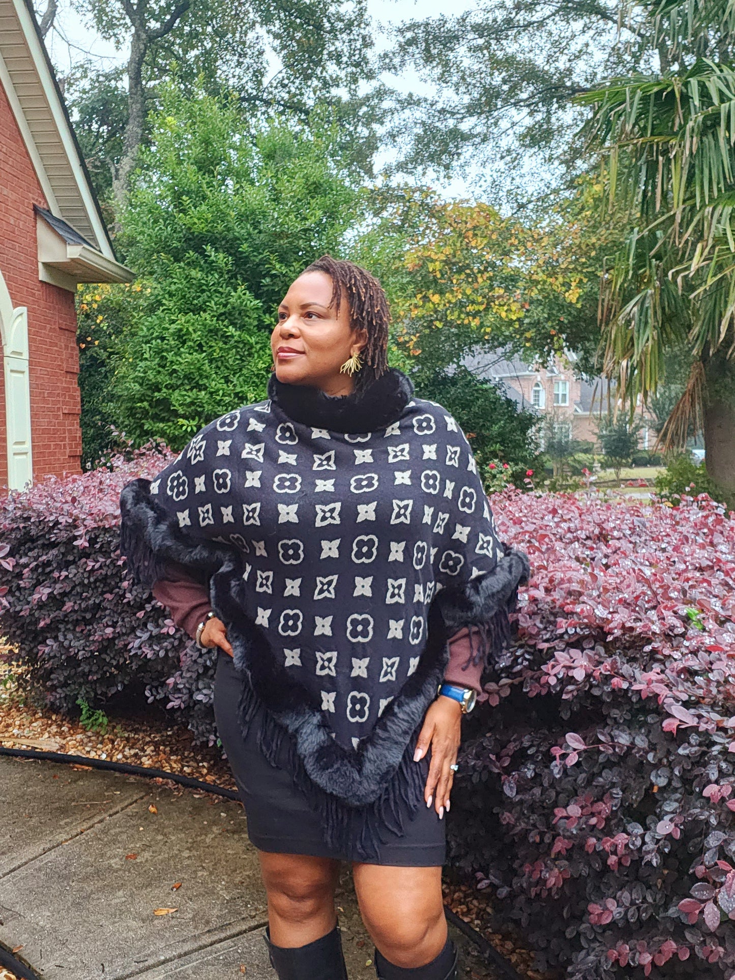 Faux Fur Trimmed Black Cape One Size