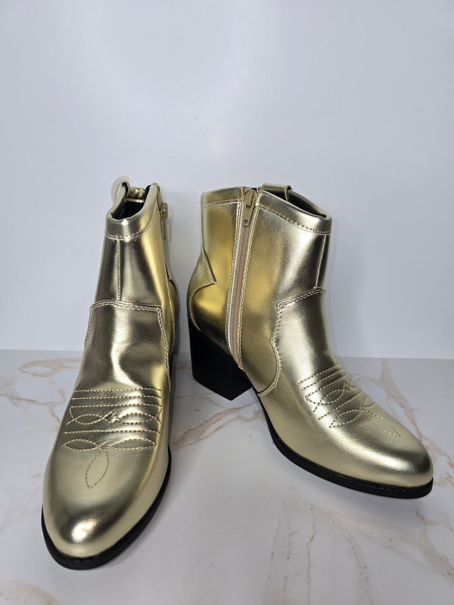 Soda Metallic Western Inspired Ankle Boot Sz 8.5