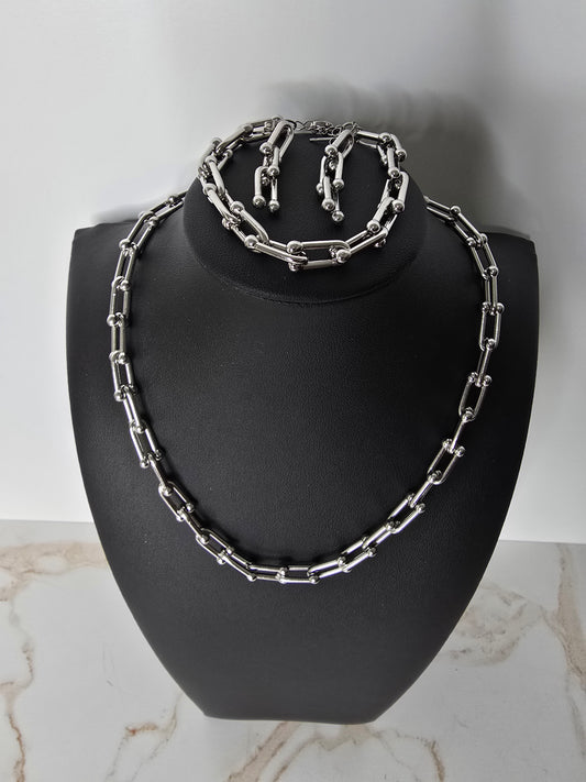 Knot Three Piece Necklace Set