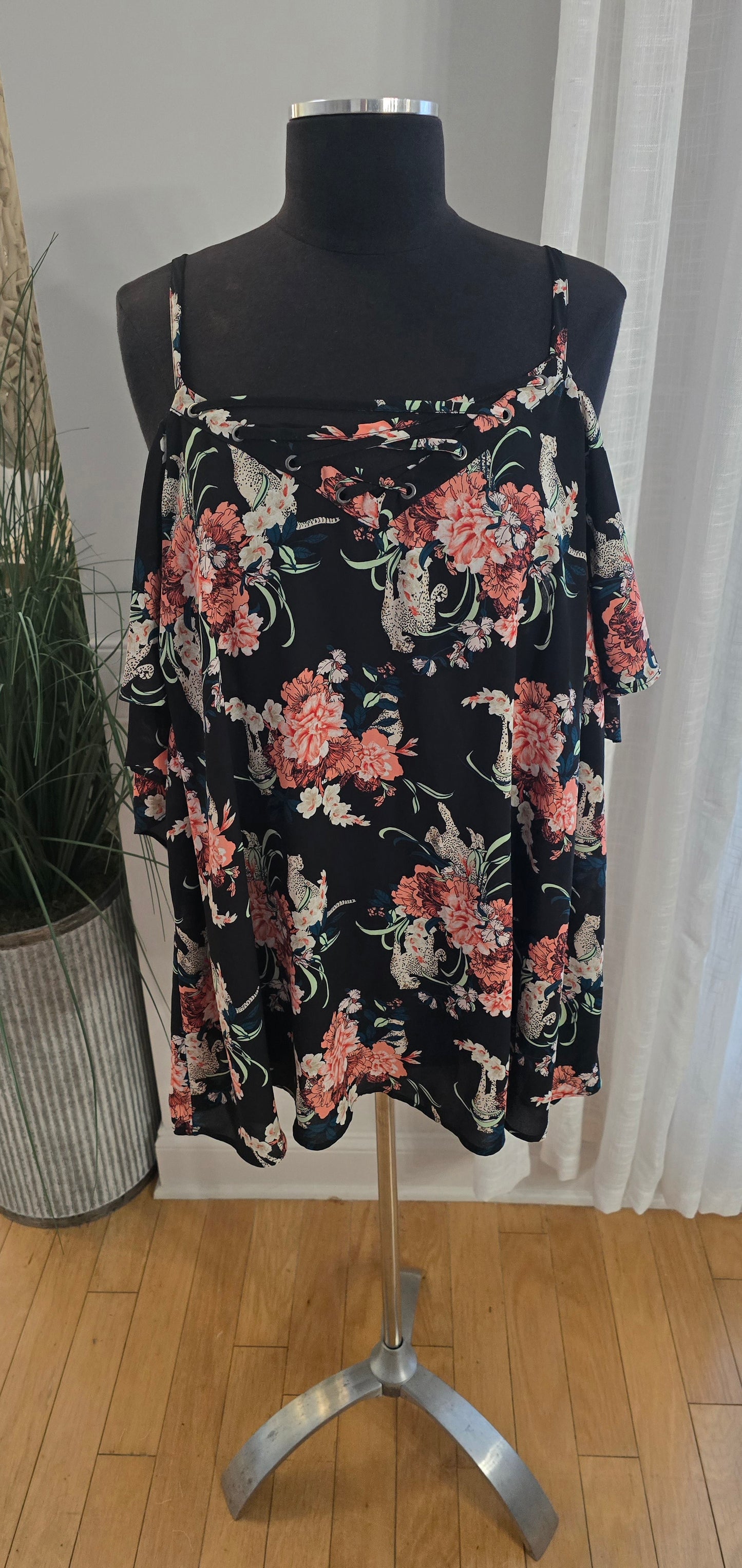 Torrid Floral Cold Shoulder Top Sz 3X