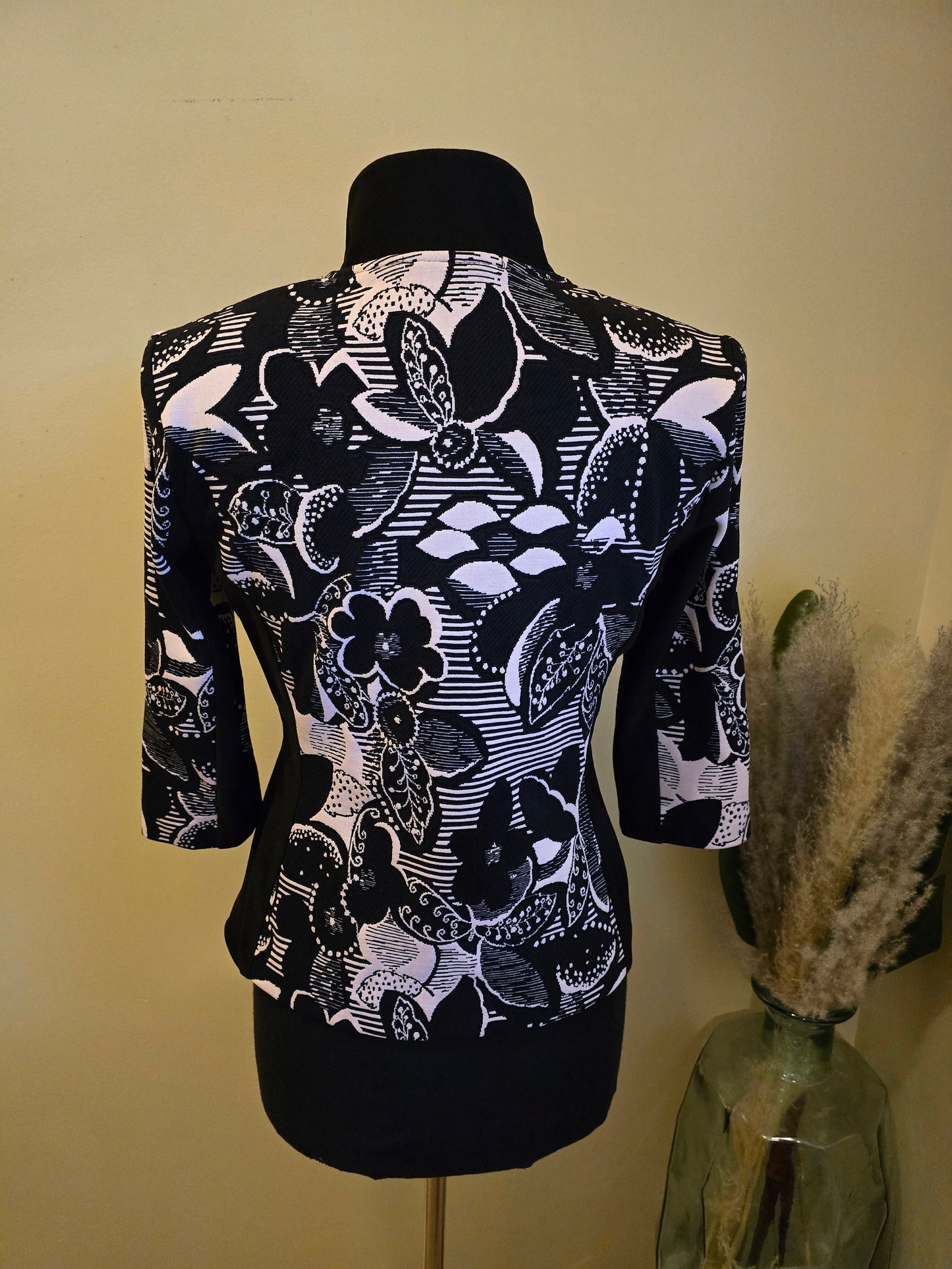 Joseph Ribkoff Abstract Floral Blazer Sz 6