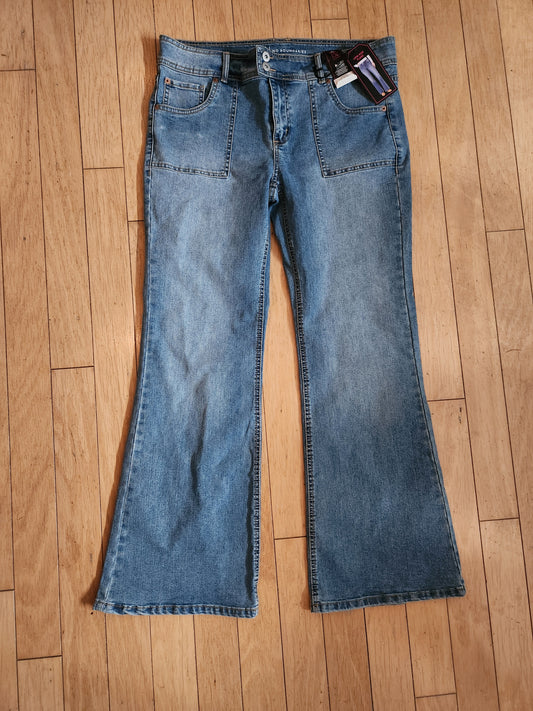 No Boundaries Low-Rise Flare Jeans Sz 12/14