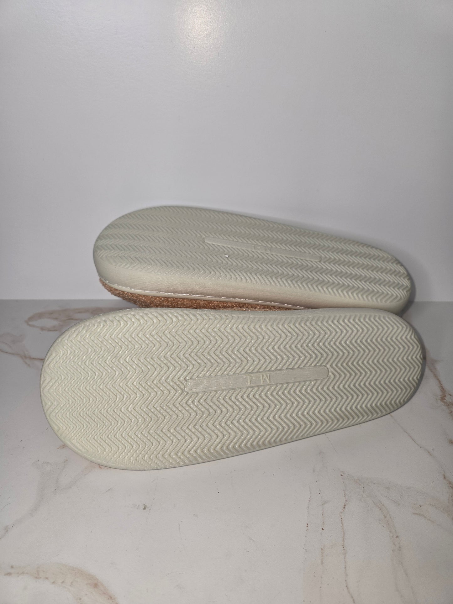 Simply Southern Comfy Peach Slippers Sz M/L