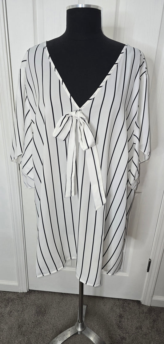 BloomChic Black & White Striped Blouse Sz 30