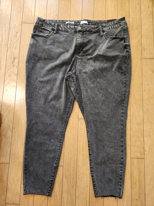 Ava & Viv Mid Rise Skinny Jeans Sz 26