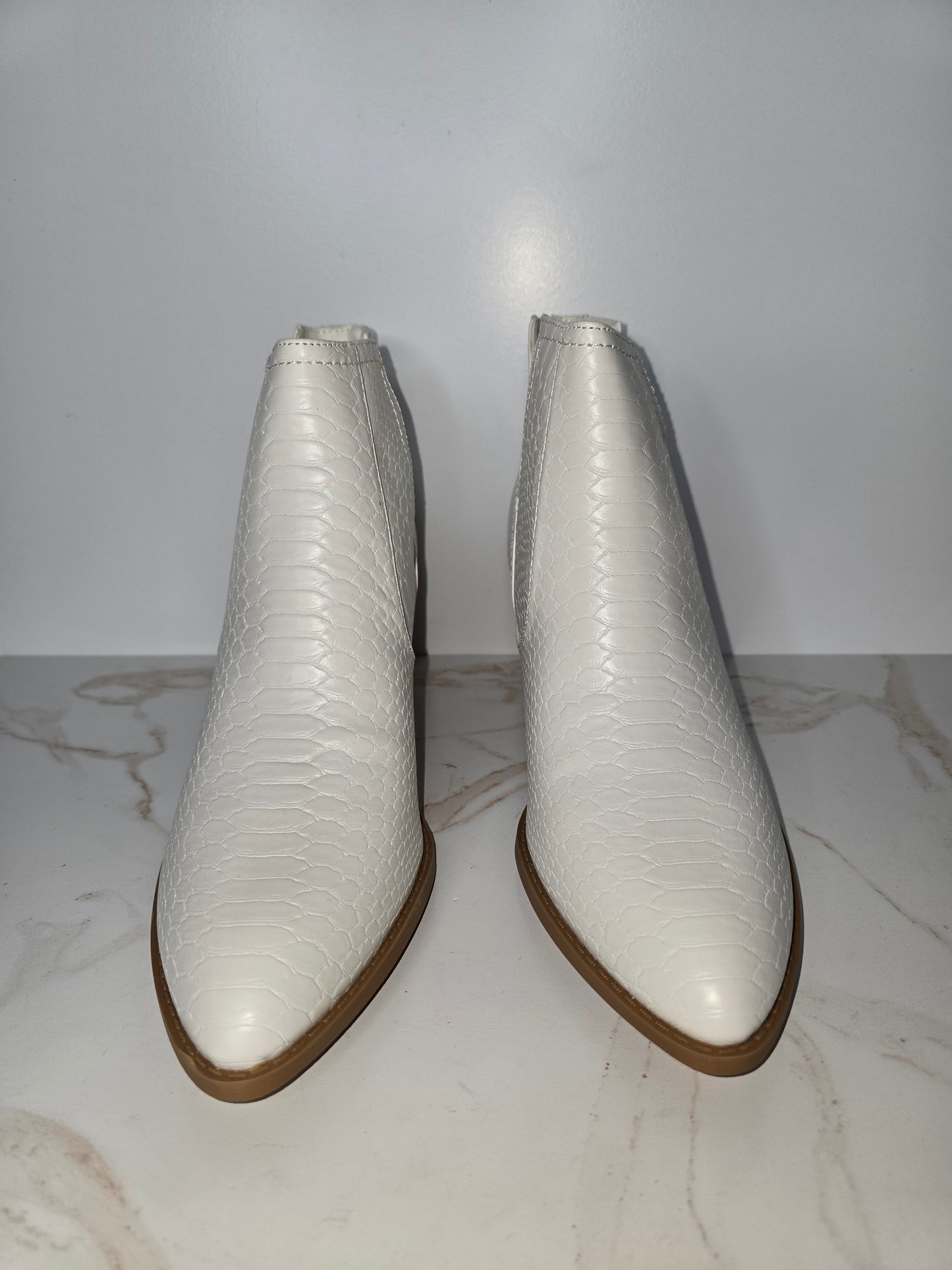 ZBY Winter White Faux Snake Ankle Boot Sz 6.5