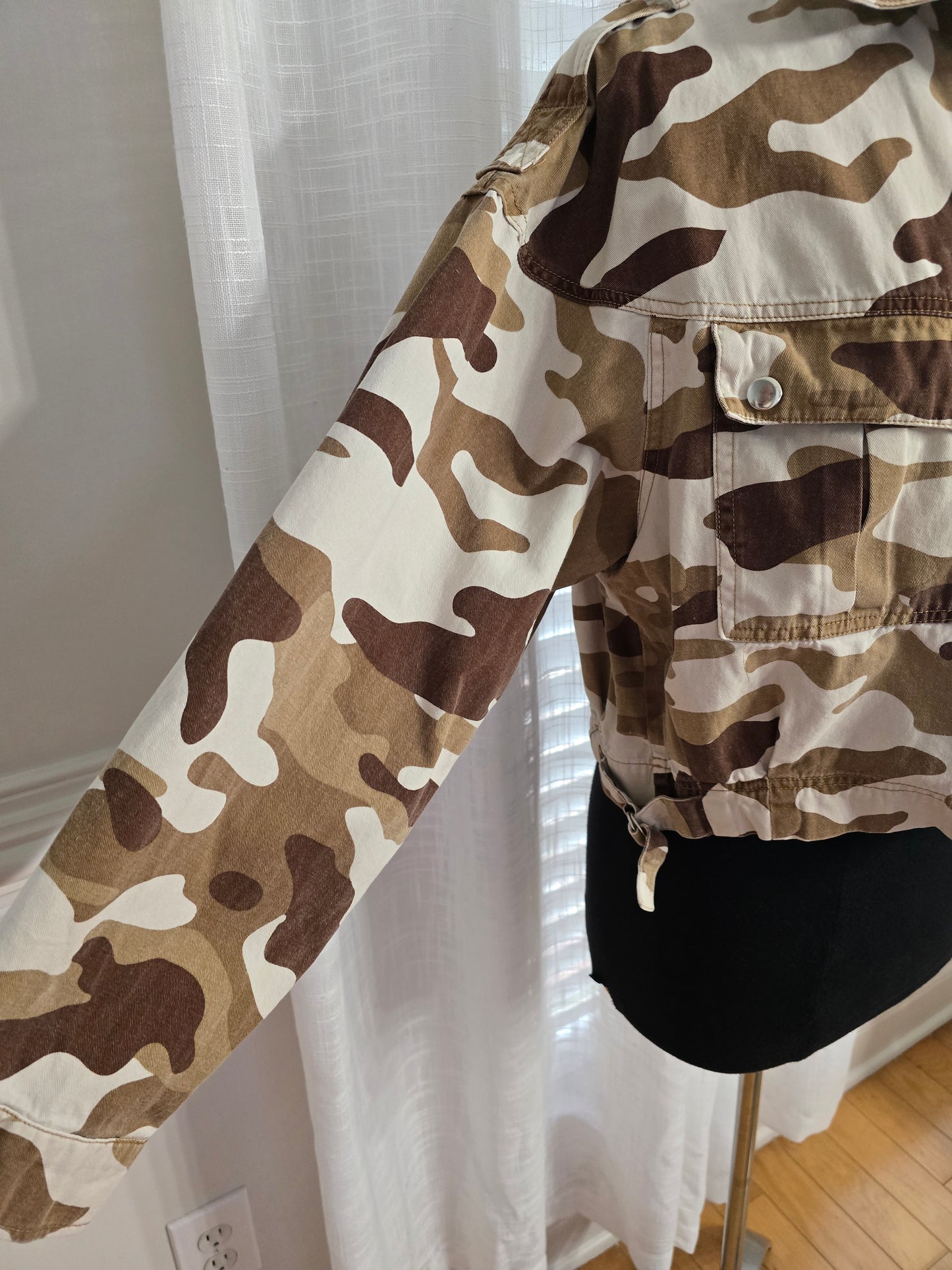 Forever 21 Cropped Brown Camo Jacket Sz L