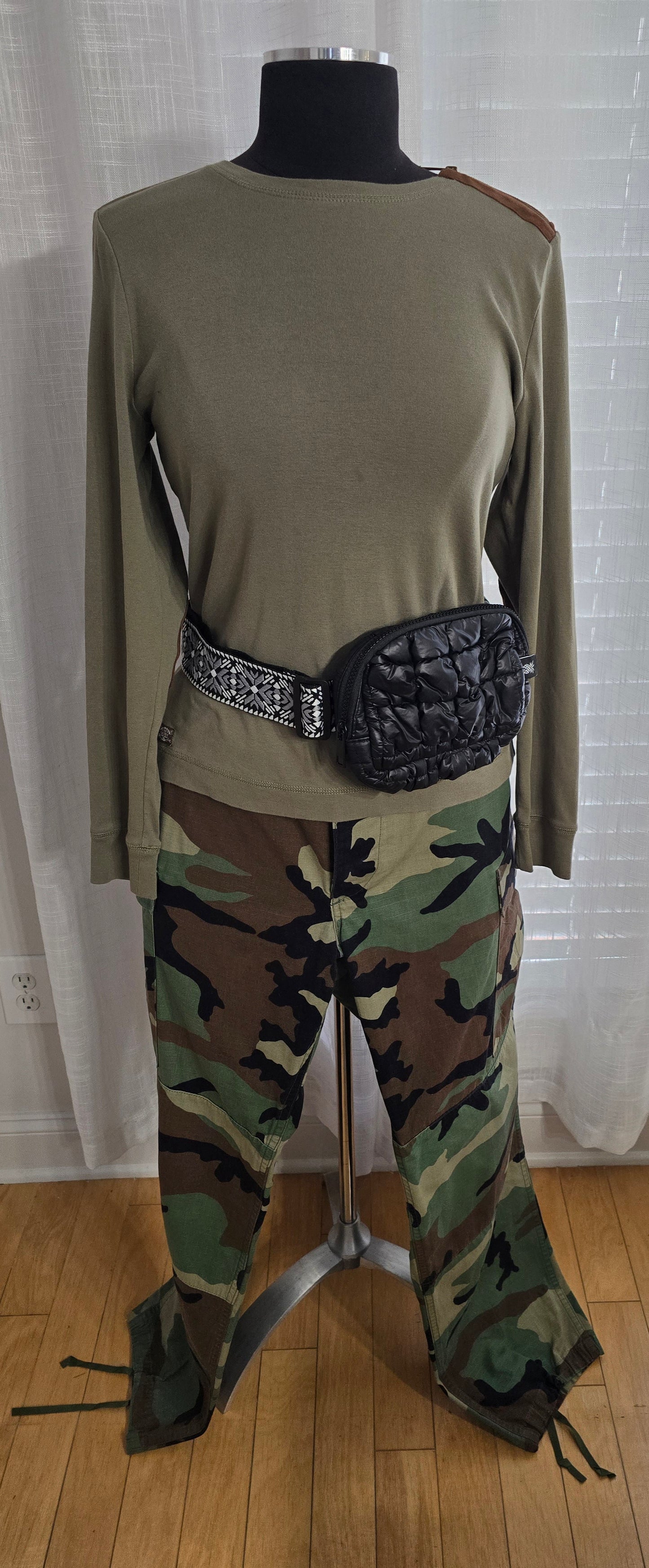 Camo Pants Sz Medium Long (waist 31' to 35")