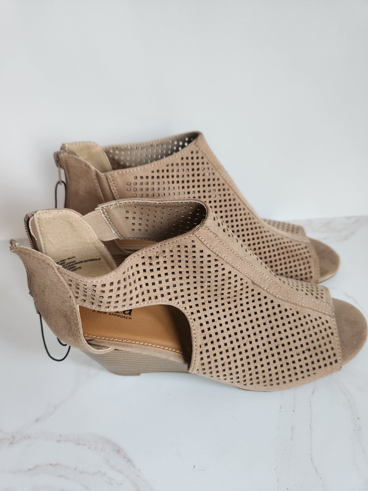 a.n.a Peep Toe Wedge Sz 8.5