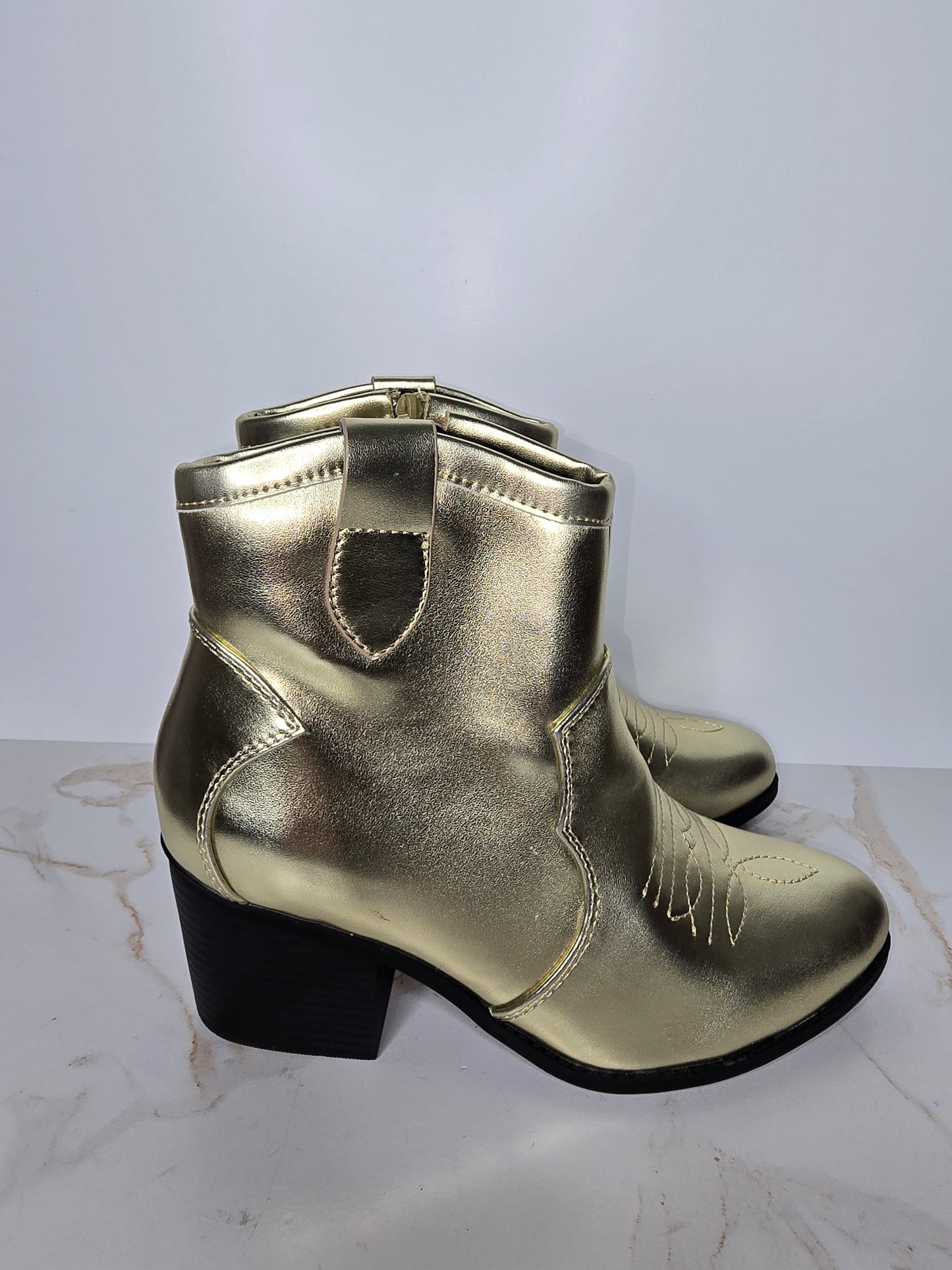 Soda Metallic Western Inspired Ankle Boot Sz 8.5