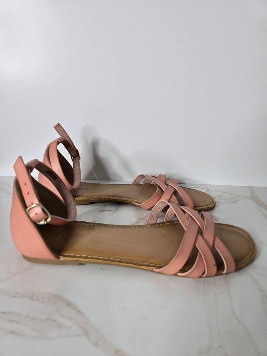 Old Navy Criss-Cross Flat Sandal Sz 9